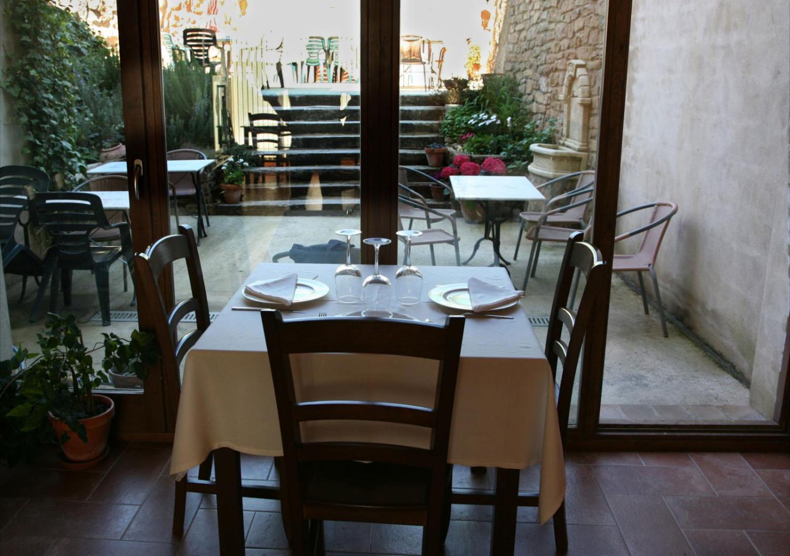 Hostal La Fuente Буэра Экстерьер фото